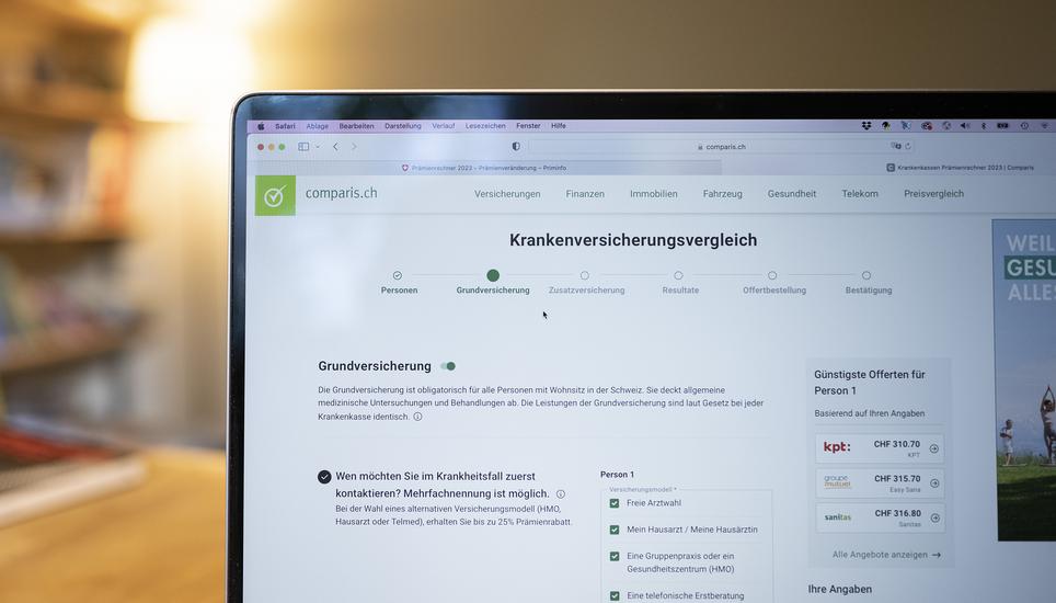 Krankenkassenverleich mit Comparis, fotografiert am Freitag, 30. September 2022 in Bern. (KEYSTONE/Christian Beutler)