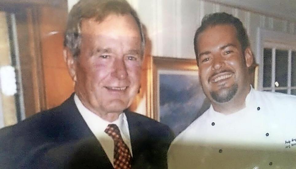 Jörg Amsler (r.) war der Konditor von Präsident George Bush (l.) und First Lady Barbara Bush. Bild: Key