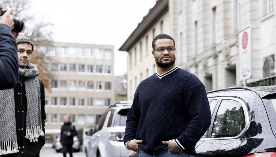 Ist wieder auf freiem Fuss: Brian Keller – hier im Bild nach seiner letzten Entlassung aus dem Strafvollzug im vergangenen November. Bild: Severin Bigler