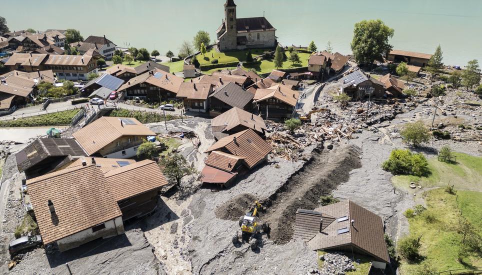 Schwere Unwetter zogen am Montagabend über Brienz. Bild: Key