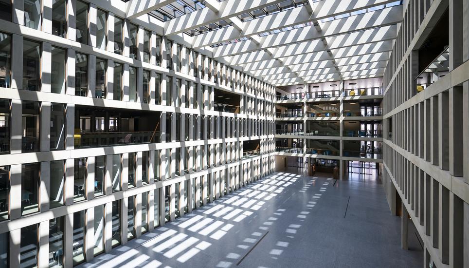 Die Bundesanwaltschaft erhebt Anklage gegen zwei Personen wegen einer fast 30 Jahre zurückliegenden Tat. Im Bild: Das Verwaltungsgebäude am Guisanplatz, in dem die Bundesanwaltschaft sitzt. Bild: Key