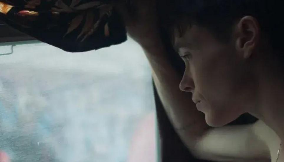 Elliot Page im autobiografisch inspirierten Film «Close to You». Bild: Screenshot Trailer