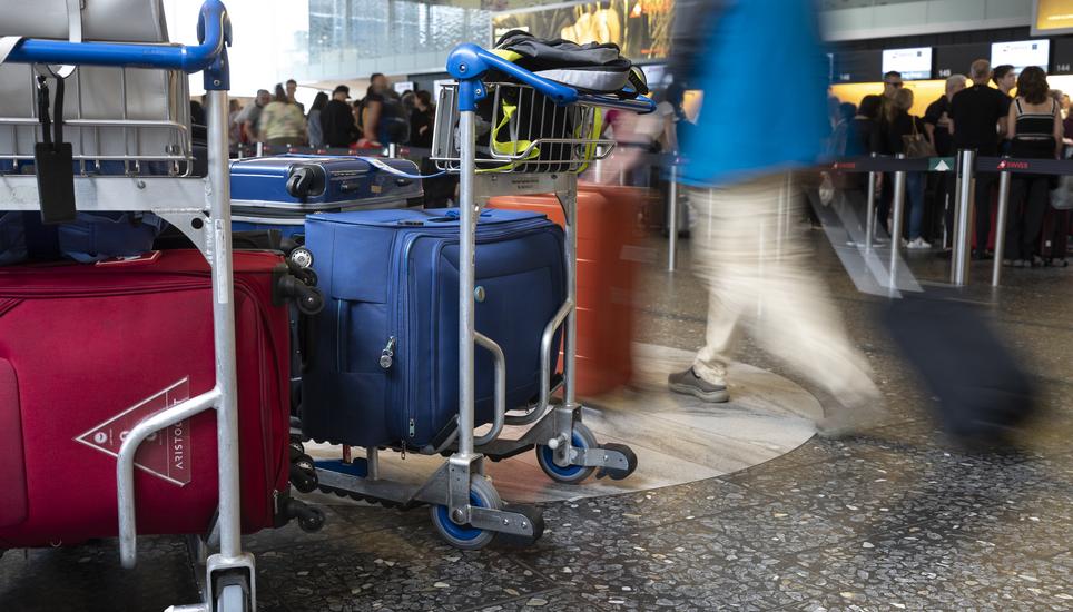 Wer nicht aus dem Schengen-Raum kommt, braucht künftig mehr Geduld: Einreise am Flughafen Zürich. Bild: Key