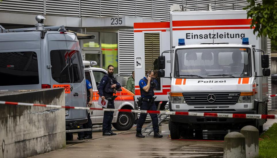 Ein Mann hat mehrere Kinder am Berninaplatz in Zürich verletzt. Bild: Michael Buholzer / Keystone