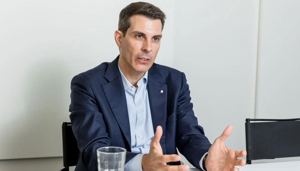 Will die Zuwanderung aus der EU in die Schweiz mit einer wirksamen Schutzklausel drosseln: FDP-Präsident Thierry Burkart. Bild: Sandra Ardizzone