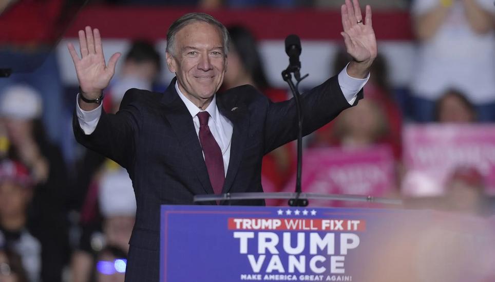 Der ehemalige Aussenminister Mike Pompeo trat im Wahlkampf für Donald Trump auf. Er wird nun nicht Teil der neuen Regierung. Bild: Chris Szagola/AP