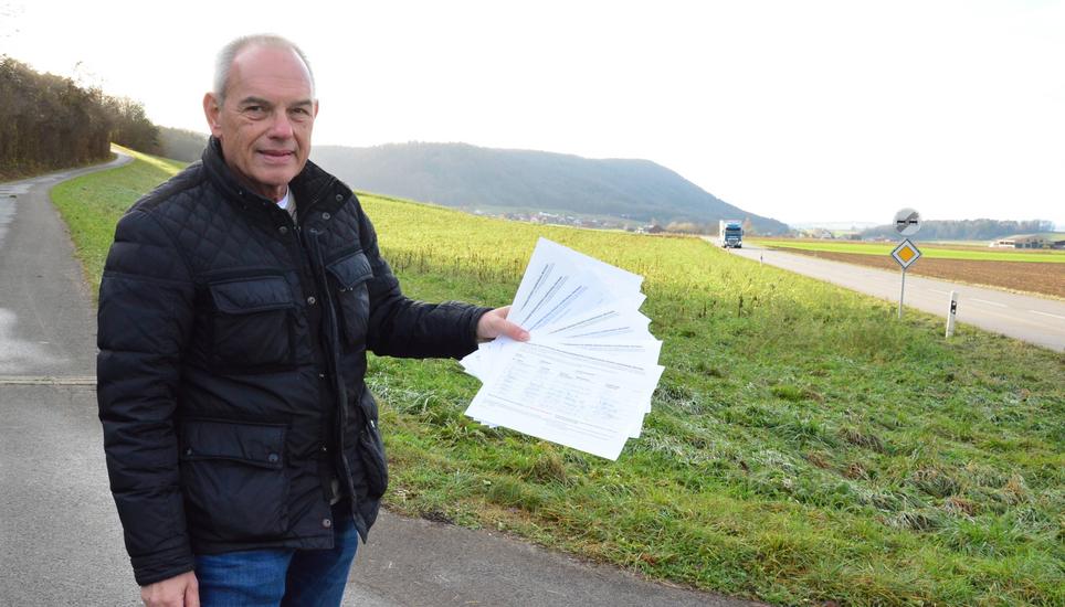 Der Beringer Günter Lanz hat 124 Unterschriften gegen ein neues Kiesabbaugebiet an der H13 in Beringen gesammelt. Bild: Thomas Martens