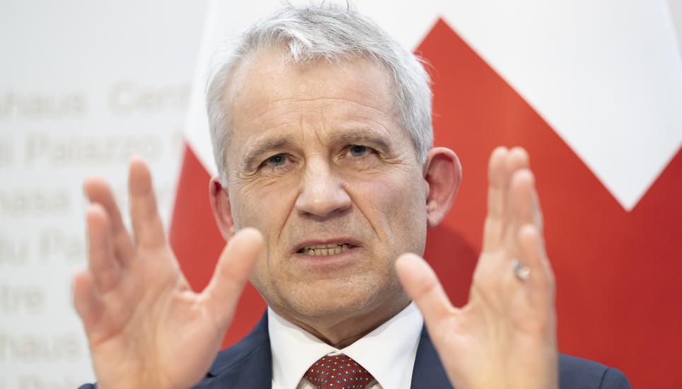 Präsentierte die Schutzklausel als Erfolg – und muss sie nun ins Gesetz giessen: Justizminister Beat Jans. Bild: Key