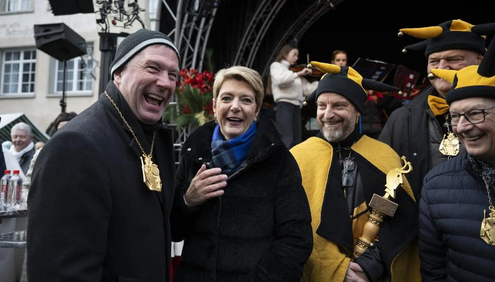 «Kein schlechtes Resultat»: Karin Keller-Sutter an ihrer Feier nach der Wahl zur Bundespräsidentin. Bild: Ennio Leanza/Keystone (Wil, SG, 19. 12. 2024)