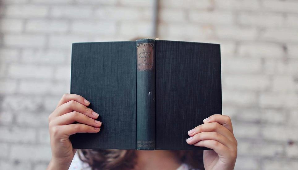 Fünf Buchtipps für die Festtage. Symbolbild: Pexels