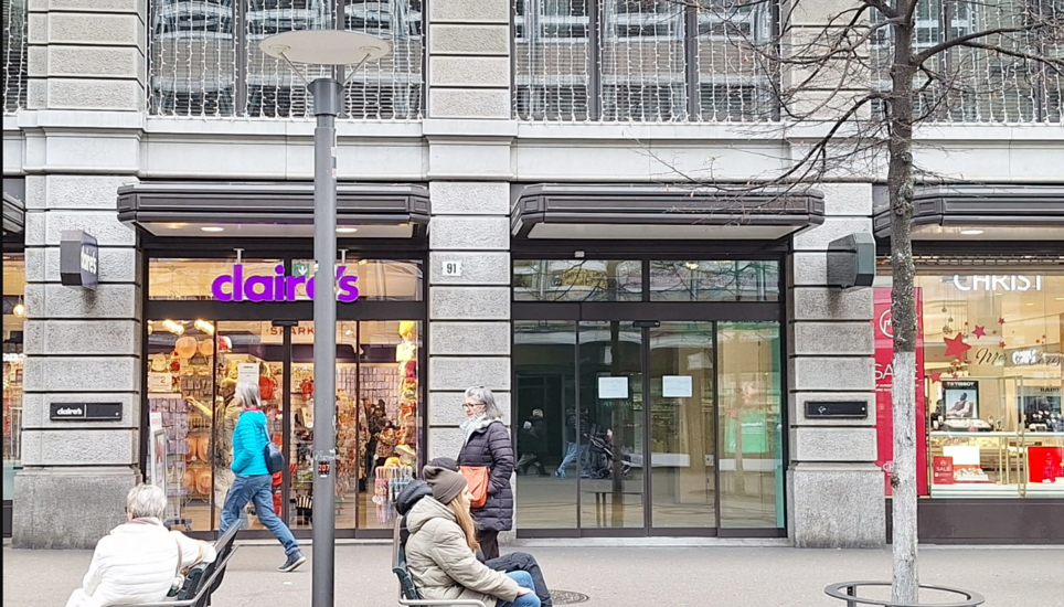 Bereits wieder geräumt: die Blingbox-Filiale an der Zürcher Bahnhofstrasse. Bild: Stefan Ehrbar