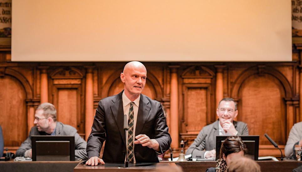 Grossstadtrat Urs Tanner tritt per sofort aus der Fraktion aus. Bild: Melanie Duchene Themenbild grosser Stadtrat in der Rathauslaube, Bild zeigt Urs Tanner, am Dienstag, 23. Januar, 2024 (Melanie Duchene / Schaffhauser Nachrichten)