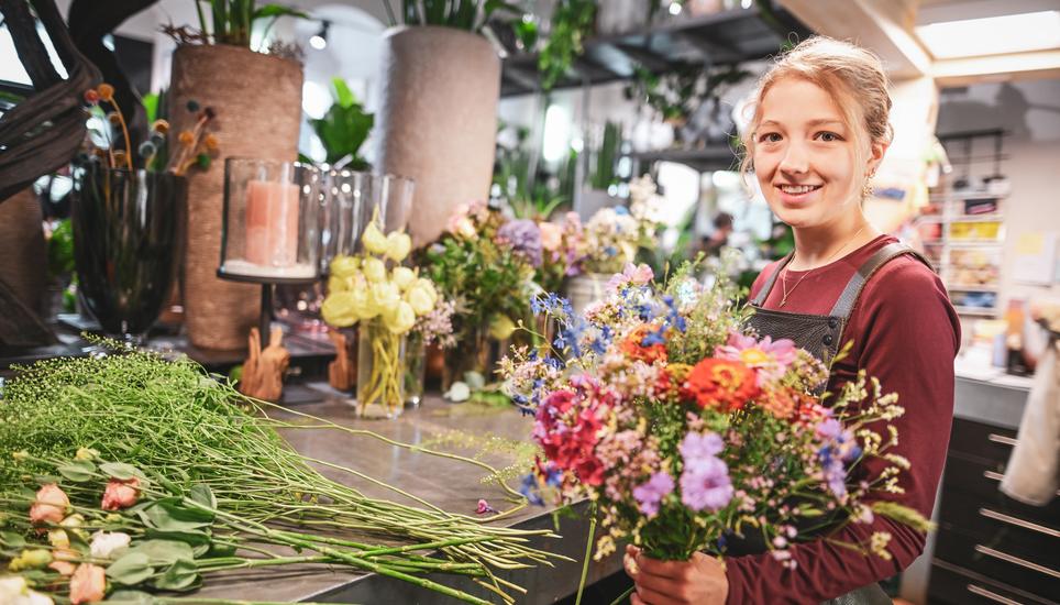  Anja Zimmermann, Floristin, Gretener Blumen GmbH, fotografiert fÃ¼r die Beilage der Lehrabschluss Absolventen 2025, am Mittwoch, 09 Juli 2025. (Melanie Duchene / Schaffhauser Nachrichten)