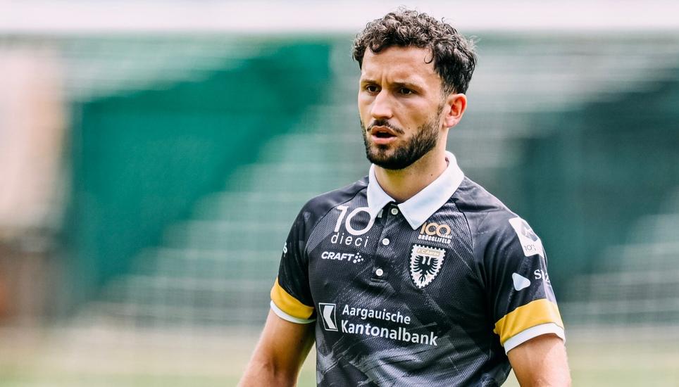 Binjamin Hasani – hier noch im Trikot des FC Aarau – spielt leihweise für ein Jahr bei den Schaffhausern. Bild: zVg/FC Aarau