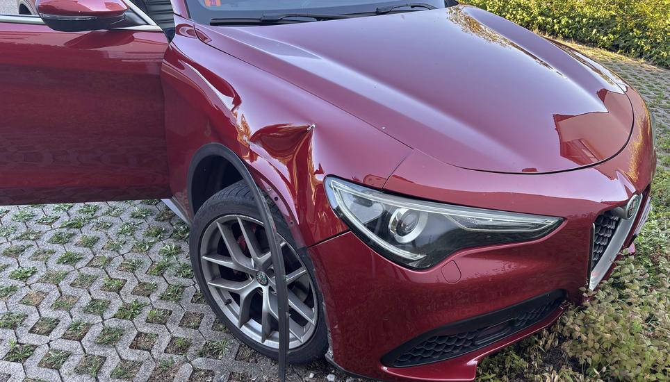 Da ein Autofahrer einem Velofahrer beim Linksabbiegen den Weg abschnitt, kam es zu einer Kollision auf der Schlossstrasse. Bild: zVg/SHPol