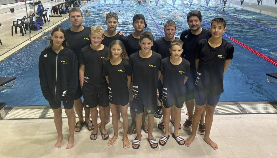 Das Schaffhauser Team an Nachwuchs-Meisterschaften mit Nachwuchscoach Balint Sirko und Headcoach Miro Zeravica.
