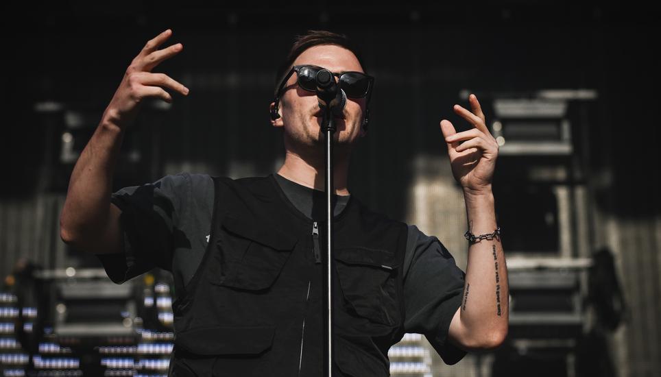 Tom Gregory war musikalisch etwas harmlos aber auf der Bühne charmant. Bild: Melanie Duchene