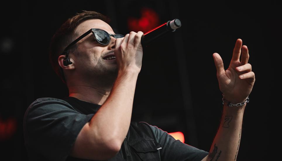 Tom Gregory war musikalisch etwas harmlos aber auf der Bühne charmant. Bild: Melanie Duchene