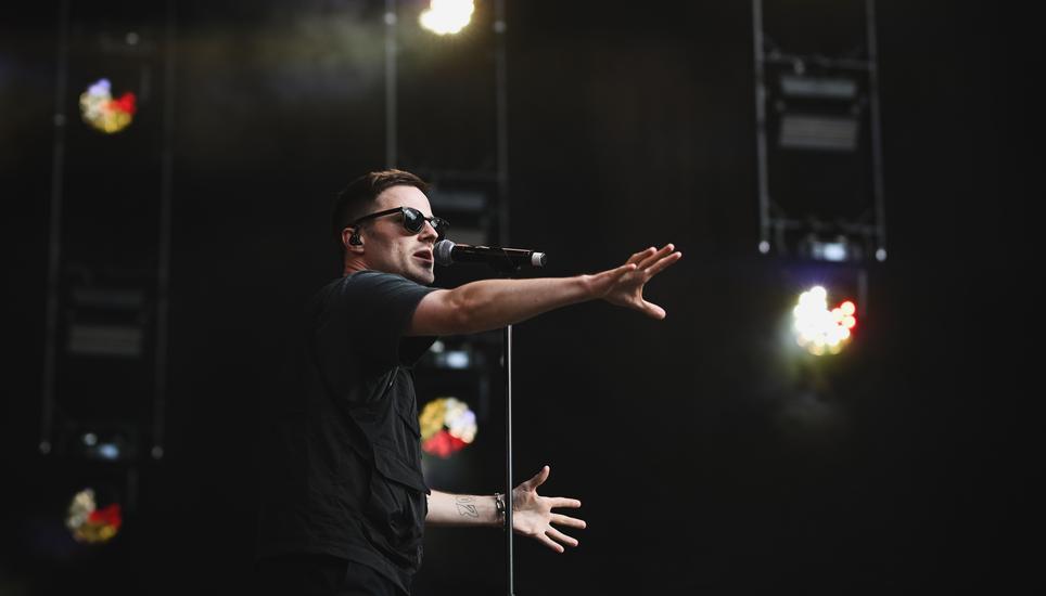 Tom Gregory war musikalisch etwas harmlos aber auf der Bühne charmant. Bild: Melanie Duchene