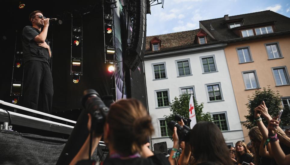 Tom Gregory war musikalisch etwas harmlos aber auf der Bühne charmant. Bild: Melanie Duchene