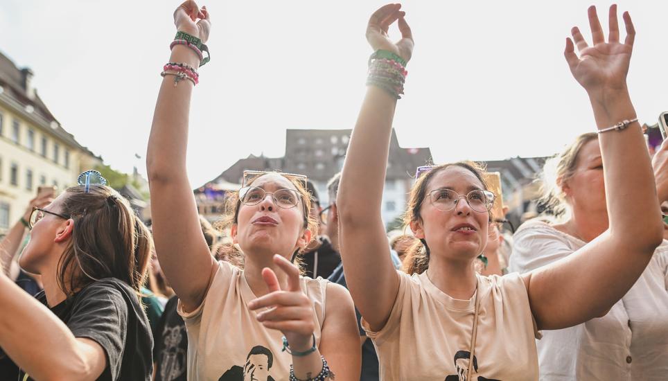Tom Gregory war musikalisch etwas harmlos aber auf der Bühne charmant. Bild: Melanie Duchene