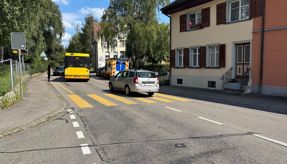 Eine 75-jährige Seniorin wurde beim Überqueren der Oehningerstrasse in Stein am Rhein angefahren. Bild: zVg/SHPol
