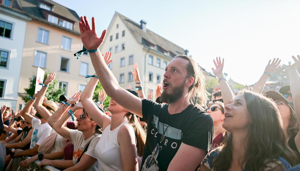 H-Blocks und Fan Impressionen auf dem Herrenacker am Stars in town , am Freitag, 08 August 2025. (Melanie Duchene / Schaffhauser Nachrichten)