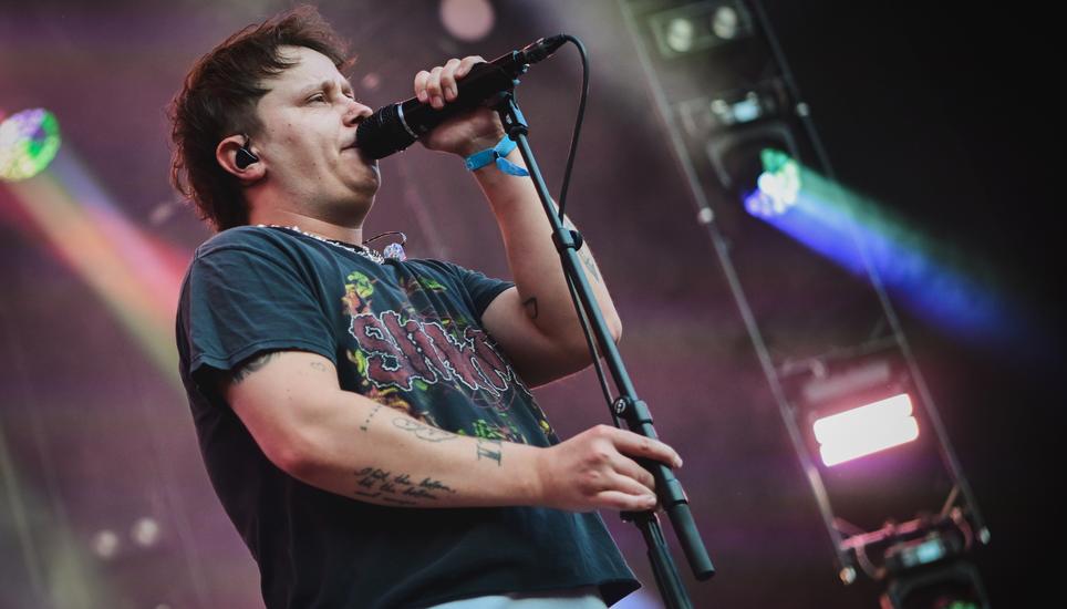 Das Publikum feiert Nothing But Thieves auf dem Herrenacker. Bilder Melanie Duchene