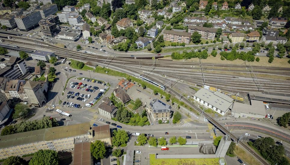 Luftaufnahmen der Verkehrslage zwischen Schwabentor und Emmersbergstrasse, fotografiert am Mittwoch, 25. Juni 2025, in Schaffhausen. (Roberta Fele / Schaffhauser Nachrichten)