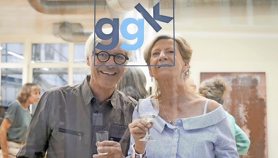 Die Initianten der Galerie, Franziska Dubach und Thomas Tito Greuter, feierten gestern Abend die Wiedereröffnung mit zahlreichen Gästen. Bild: Jeannette Vogel