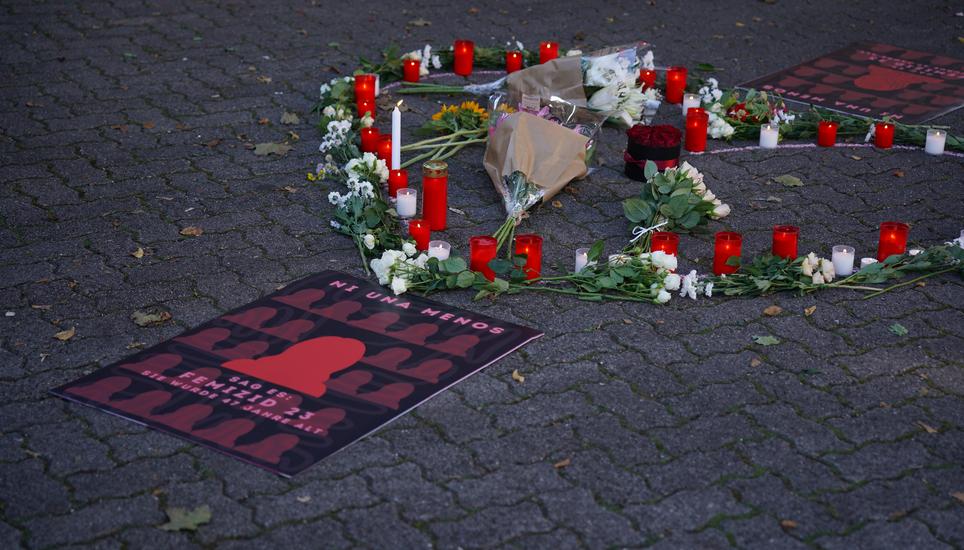 Die Tötung sorgte grosse Bestürzung aus: Am Dienstag wurde eine Mahnwache in Neuhausen abgehalten. Bild: Gloria Müller
