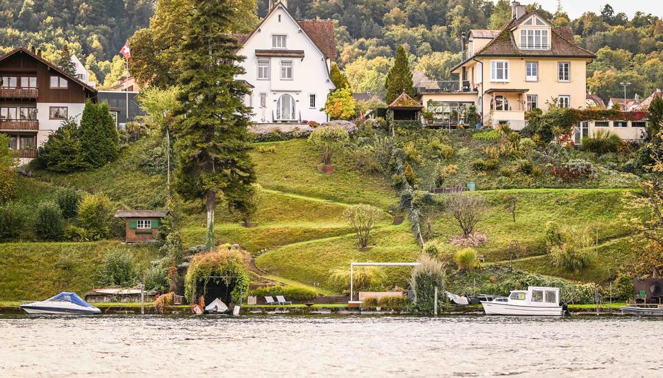 Haus am Rhein fotografiert fÃ¼r die SN Beilage, Blick vom Lindli rÃ¼ber auf Feuerthalen, am Donnerstag, 10. Oktober 2024. (Melanie Duchene / Schaffhauser Nachrichten)