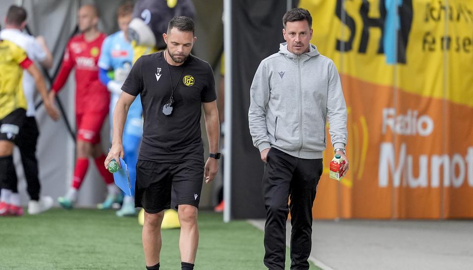 06.09.2025, Schaffhausen, Fussball Promotions League - FC Schaffhausen - SC Bruehl; 
Teodoro Palatella (Schaffhausen) Trainer Fabio Digenti (Schaffhausen) 
(Roger Albrecht/sport-presse)