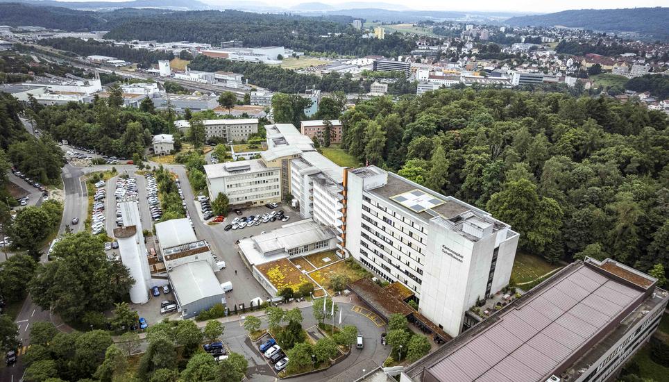 Schaffhauser SpitÃ¤ler von oben, geplant sind Rodungen fÃ¼r den geplanten Neubau des Spitals, fotografiert am Dienstag, 01. Juli 2025, in Schaffhausen. (Roberta Fele / Schaffhauser Nachrichten)