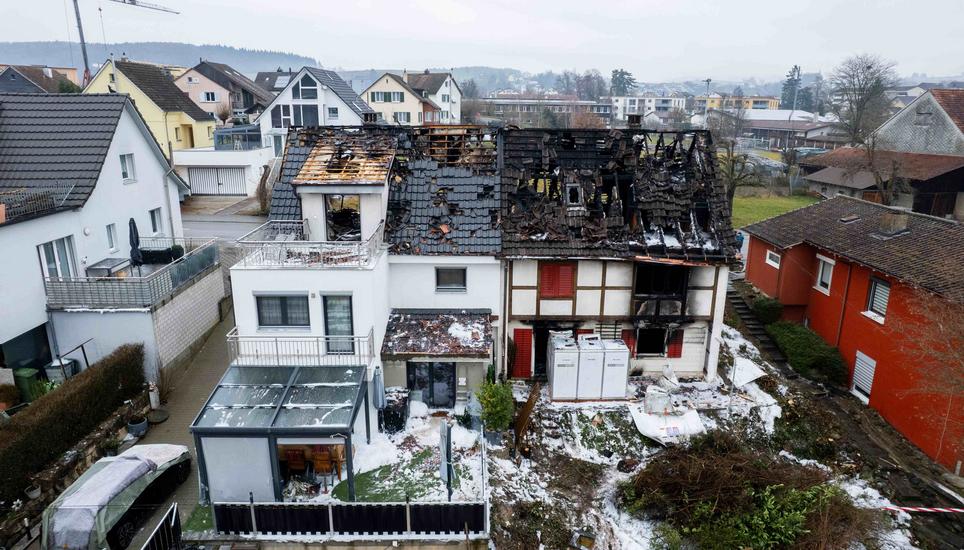 Brand Doppeleinfamilienhaus, 11.12.2025, Thayngen (Roger Hofstetter/Schaffhauser Nachrichten)