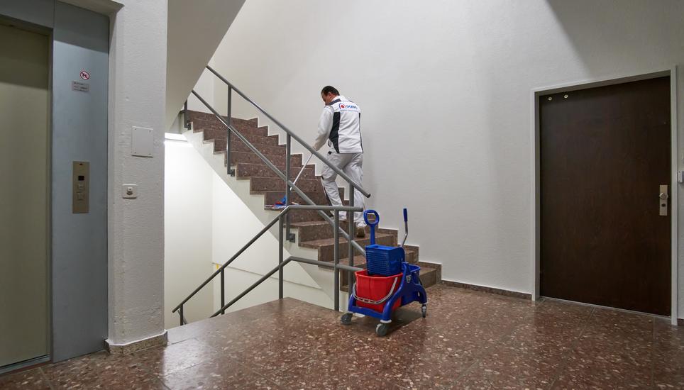 FÃ¼r die neue Webseite braucht die Reinigungsfirma Donag AG neues Bildmaterial. An einem nebligen Morgen und schÃ¶nen Nachmittag erstellten wir die Bilder im Reportagestil an verschiedenen Orten in Schaffhausen. by patrickstoll.ch