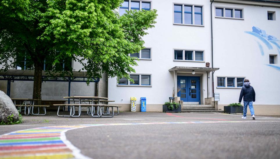 Das Schulhaus Steig von aussen, fotografiert anlaesslich der Medienkonferenz Erweiterung Schulanlage Steig, am Donnerstag, 25. Mai 2023. (Melanie Duchene / Schaffhauser Nachrichten)