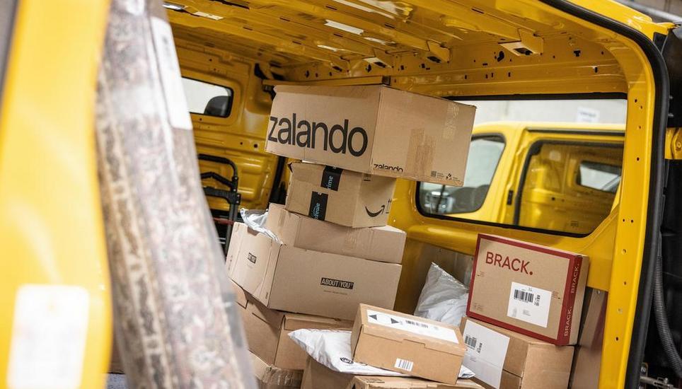 Reportage aus der Annahmestelle Logistik der Post, fotografiert am Mittwoch, 12. November 2025, in Beringen. (Roberta Fele / Schaffhauser Nachrichten)