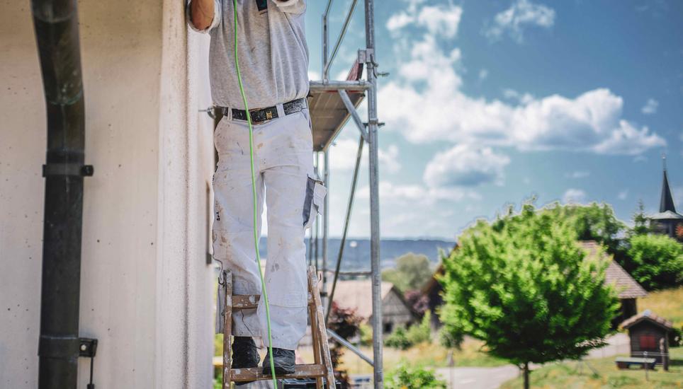 Handwerker und Maler der Firma Scheffmacher bei der Arbeit, fotografiert anlaesslich des Handerwerker Mangel nach Corona, am Montag, 30. Mai, 2022. (Melanie Duchene / Schaffhauser Nachrichten)