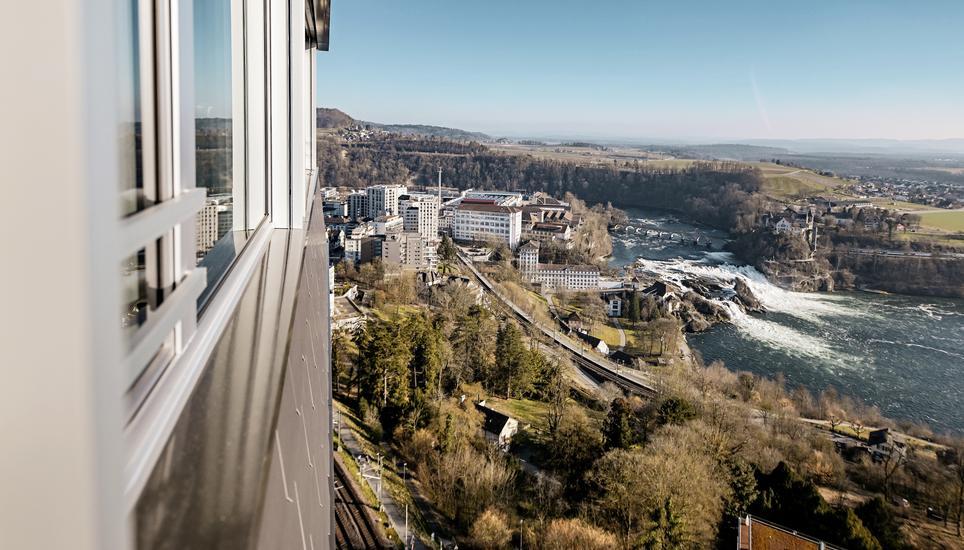Reportage Aussicht der hï¿ï¾¶chsten Hochhï¿ï¾¤user in Neuhausen, Bild zeigt Hochhaus Rhyteck, am Mittwoch, 5. Mï¿ï¾¤rz 2025. (Melanie Duchene / Schaffhauser N
