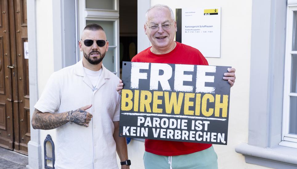 Influencer "Bireweich" (Mirco Casorelli) muss sich vor dem Schaffhauser Kantonsgericht verantworten., v.l. Mirco Casorelli, Eric Weber - Grossrat Basel-Stadt, Freitag, 19.06.2026, Schaffhausen (Roger Hofstetter/Schaffhauser Nachrichten)