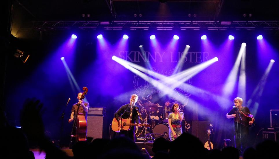 Die irische Band Skinny Lister war bereits zum zweiten Mal in Hallau zu Gast. Bild: Sibylle Meier