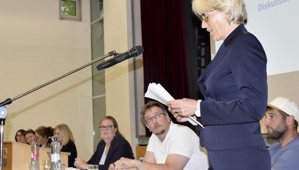 Monika Saint-Paul (r.), Initiantin der Volksinitiative für mehr Urnenabstimmungen in Mammern, ging als Siegerin hervor. Bild: Margrith Pfister-Kübler