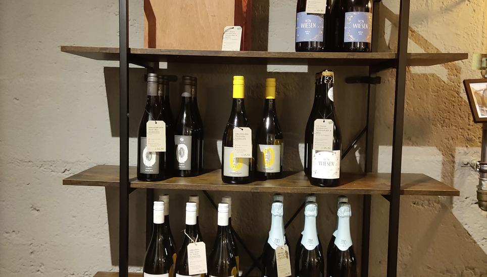 Zum Verkauf von alkoholfreien Weinen wurde Schmidt abgeraten. Seine Kundschaft schätze es aber.
