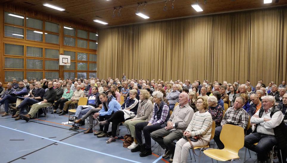 Die Gemeindeversammlung Diessenhofen beschliesst im Stimmenverhältnis 4:3, dem Antrag Stefan Zwicker zur Beibehaltung der Trinkwasserfassung «Gries» zuzustimmen. Bild: Thomas Brack