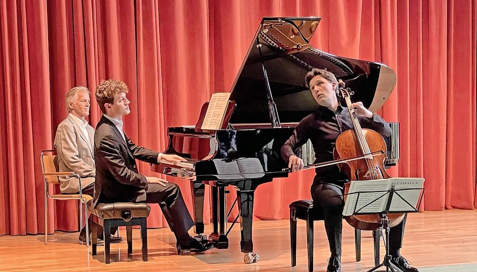 Der Cellist Maximilian Hornung (r.) und der Pianist Alexander Krichel waren zwei kongeniale Partner. Bild: Matthias Zweifel