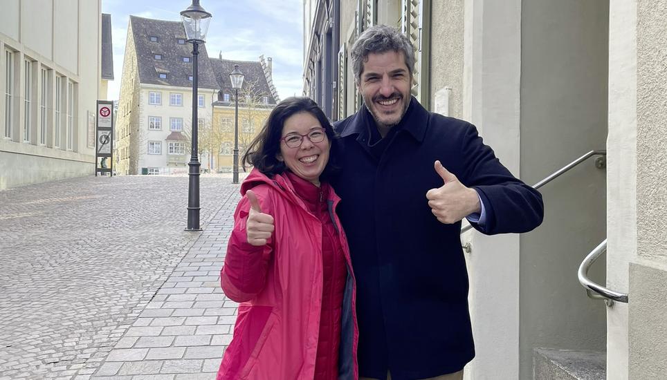 16. März 2023: Stocker mit der Tannen-Wirtin vor dem Lokal.