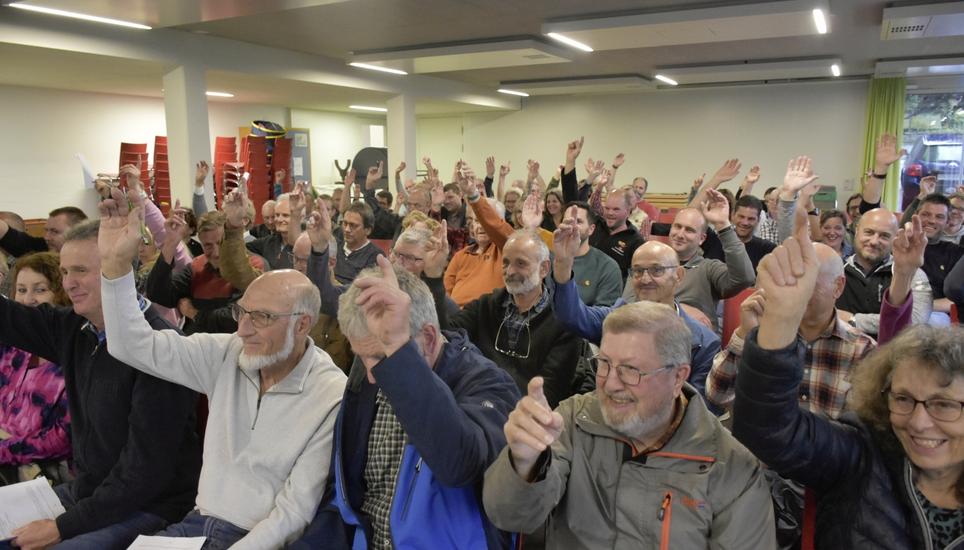 Einigkeit an der Gemeindeversammlung: In Basadingen-Schlattingen sind alle Anträge diskussionslos genehmigt worden. Bild: Thomas Güntert