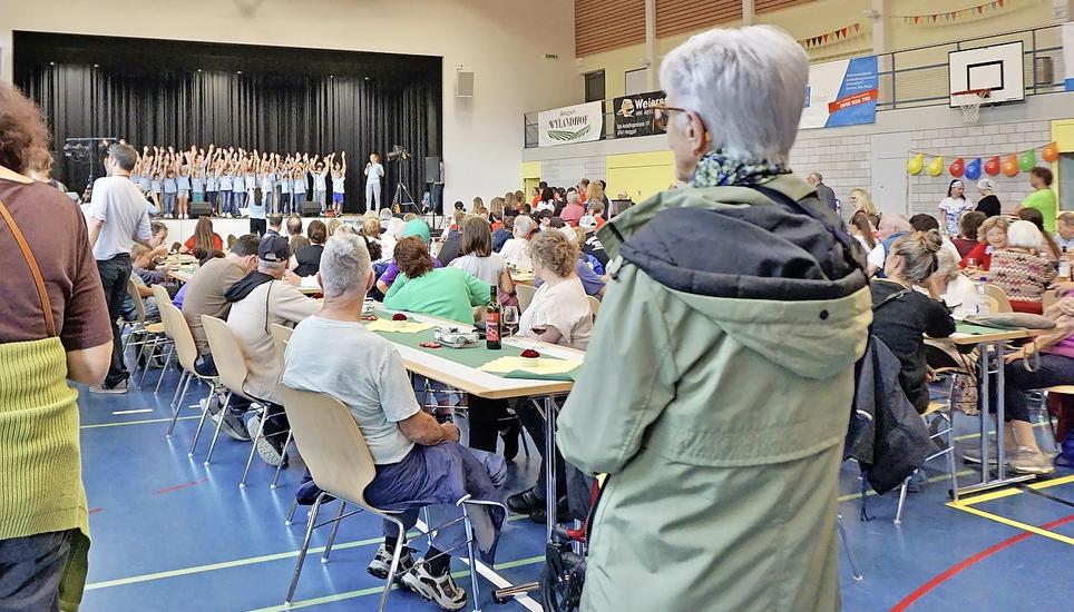 Der Kinderchoor «Wylandmeisli» trug seine Lieder begeistert vor. Bild: Andree Lanfranconi