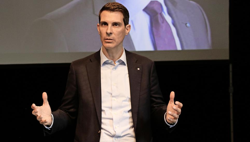 Thierry Burkhart war zu Gast in der Theater Bachturnhalle zur Wahlkampferöffnung der FDP Schaffhausen. Bild: Till Burgherr